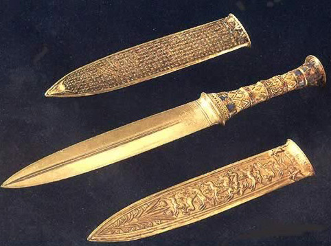gold dagger tutankhamun egyptian pharaoh ancient sheath king tut egypt items tomb artefacts glass daggers famous found golden weapons artifacts